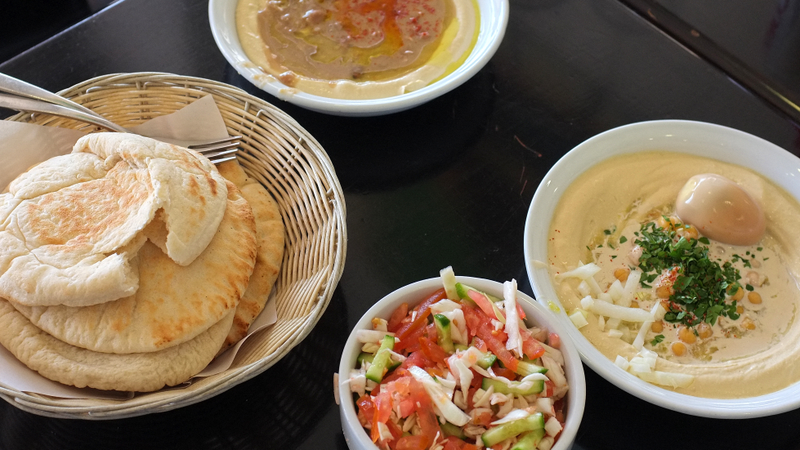 A hummus spread (Photo: IAIS/Getty Images)